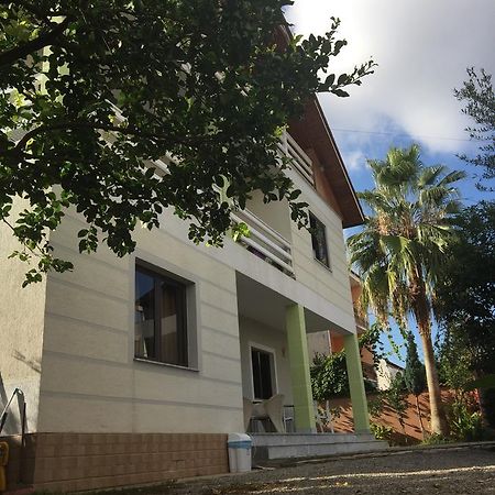 Hostel Grande House Тирана Экстерьер фото