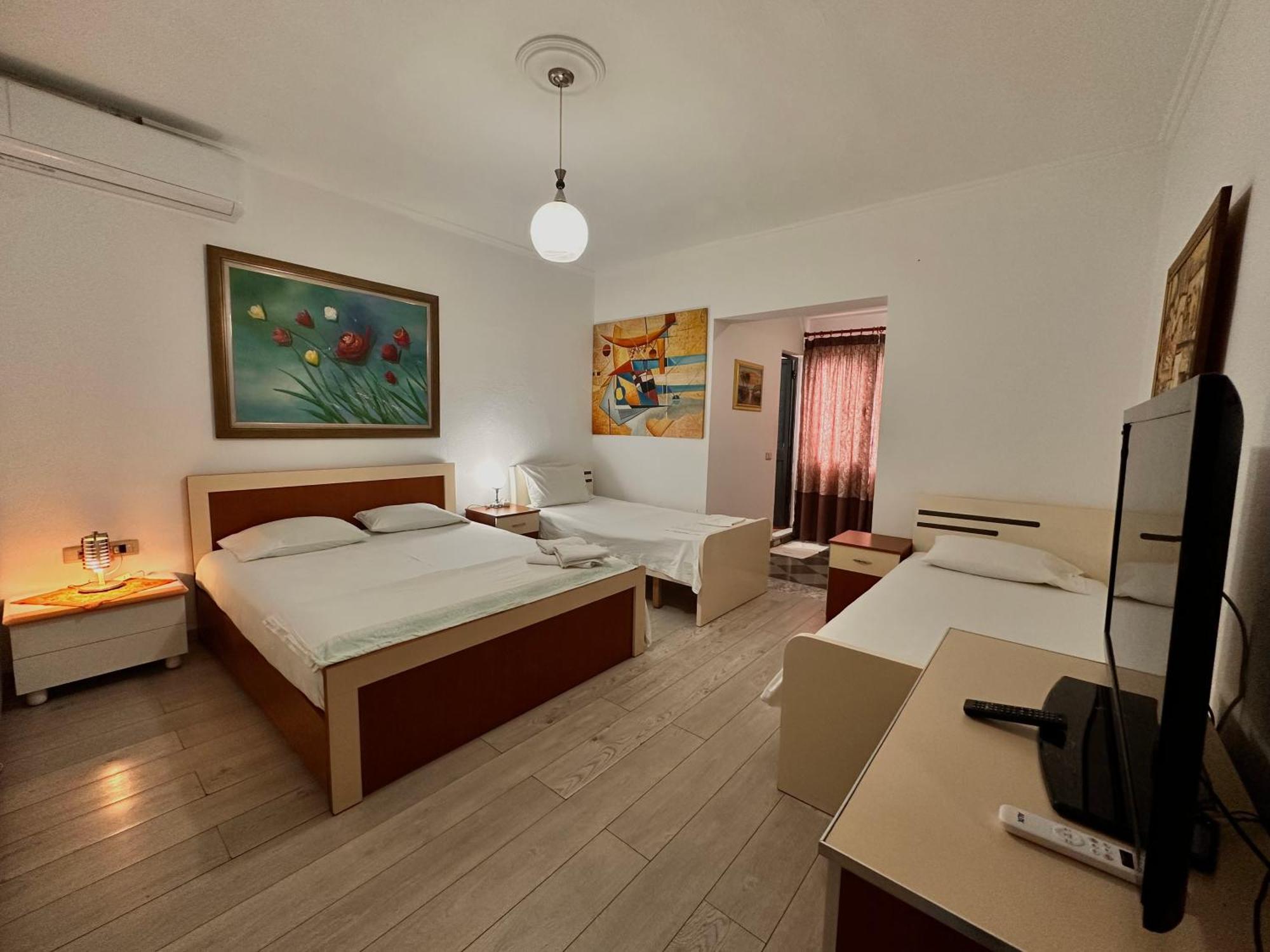 Hostel Grande House Тирана Экстерьер фото
