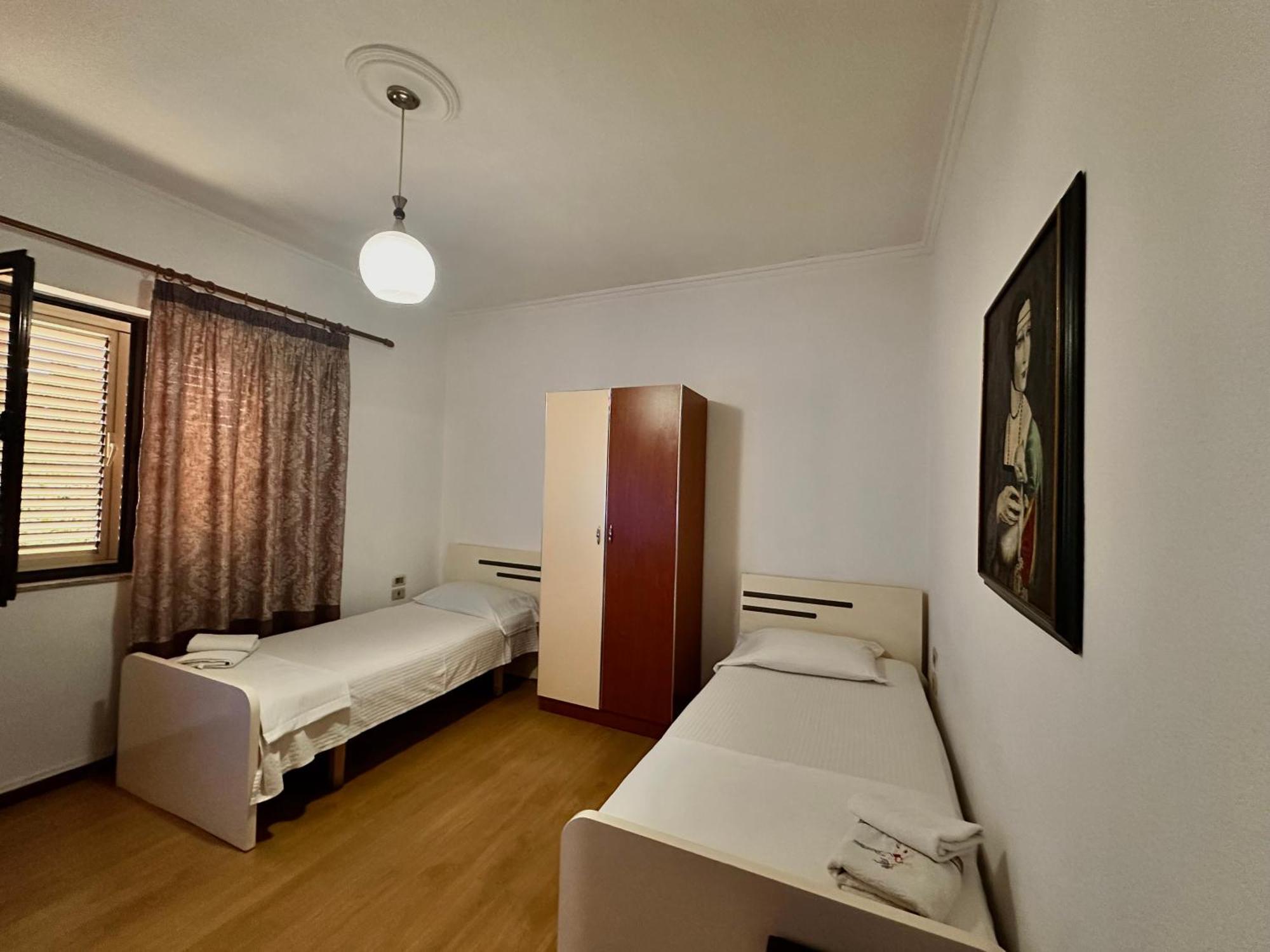 Hostel Grande House Тирана Экстерьер фото